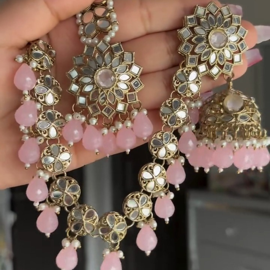 Pranisha Jhumka With Mangtikka (Free Gift With Every Purchase).