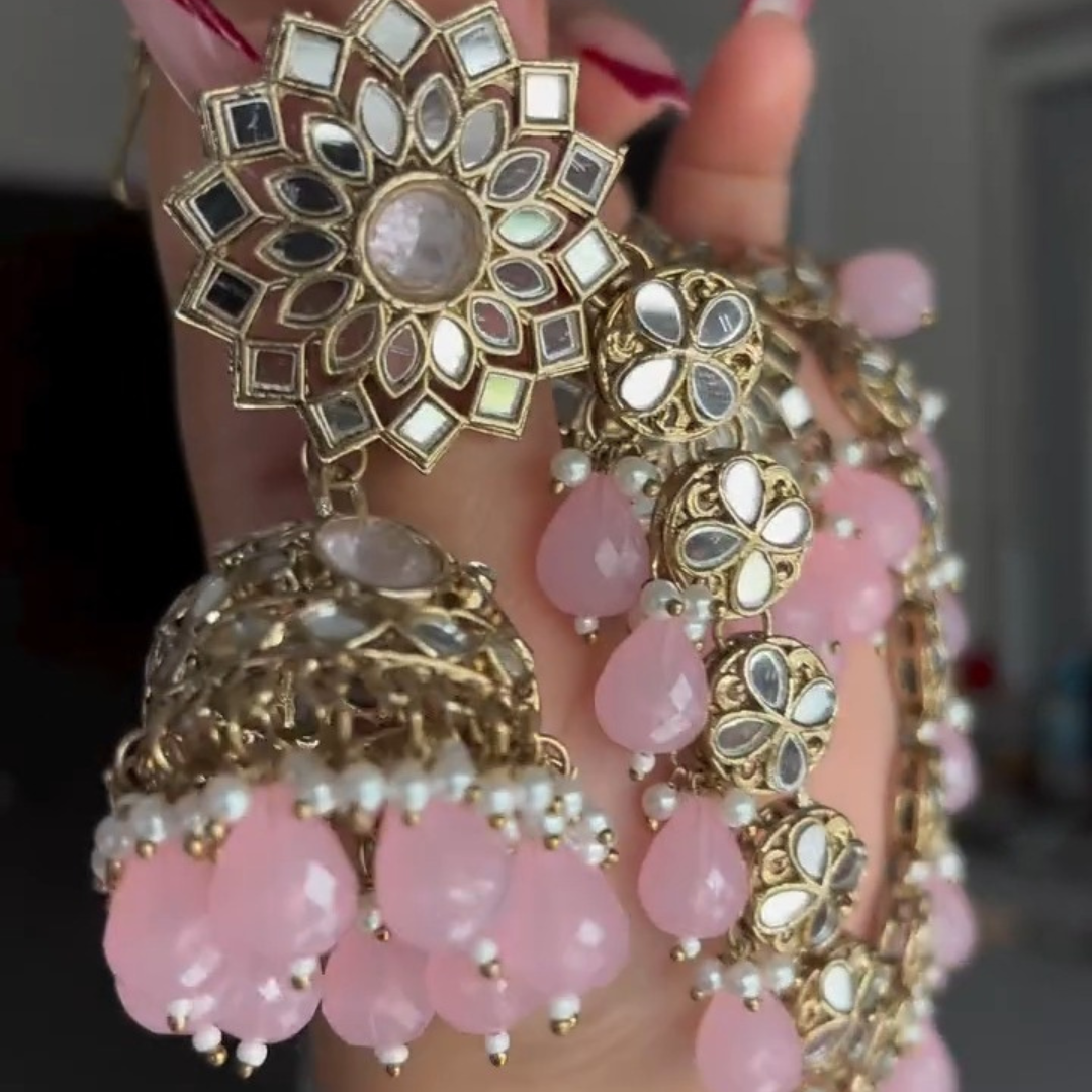 Pranisha Jhumka With Mangtikka (Free Gift With Every Purchase).