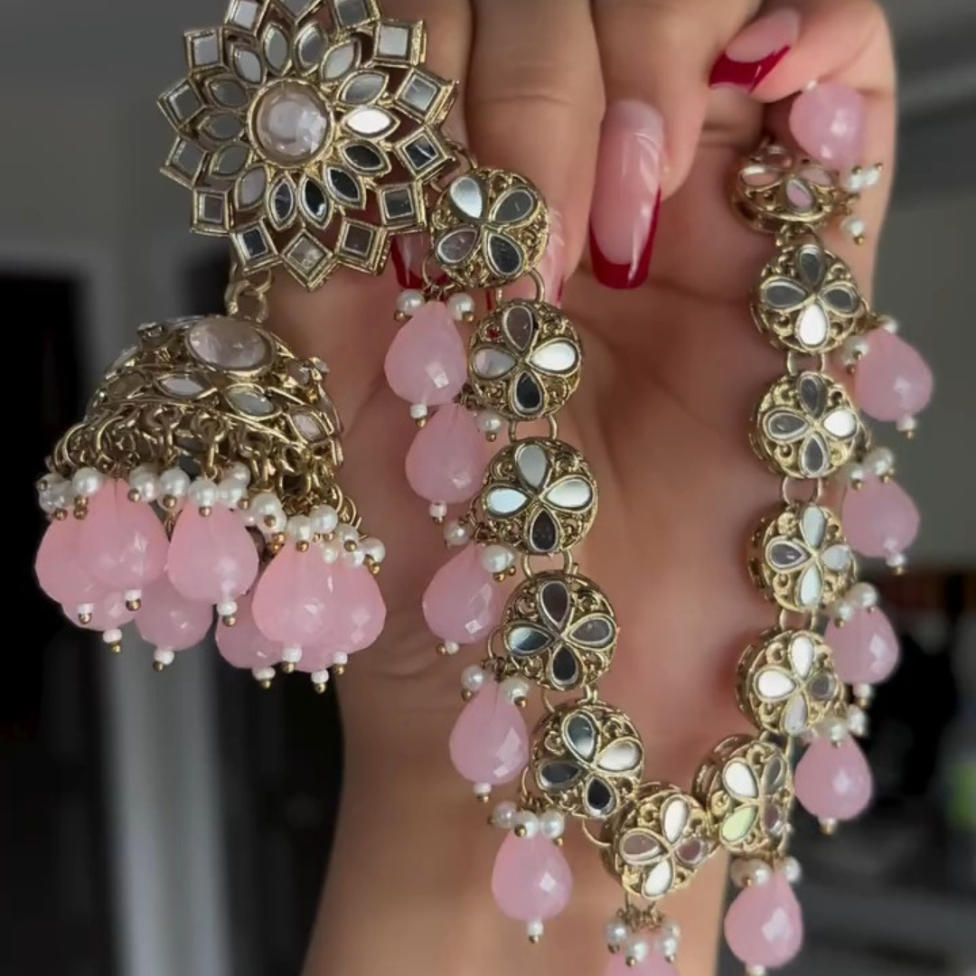 Pranisha Jhumka With Mangtikka (Free Gift With Every Purchase).